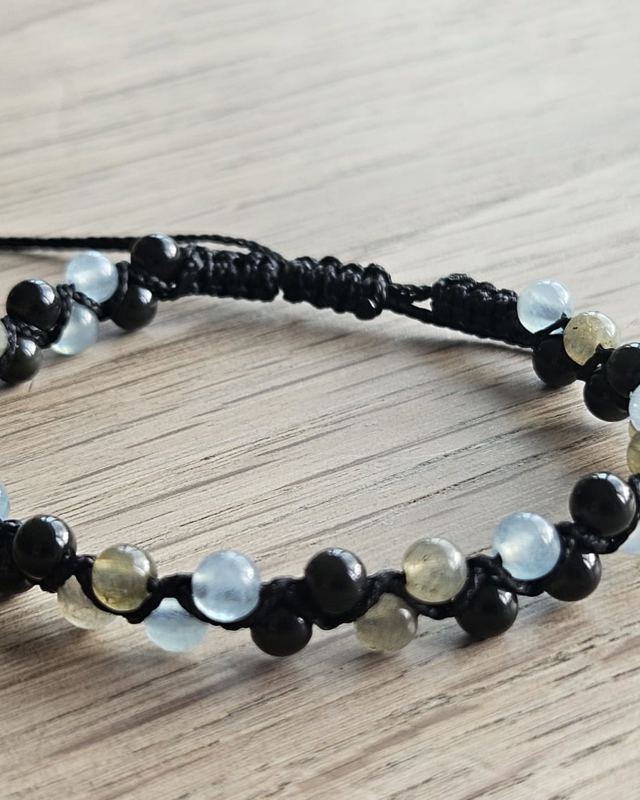 Still Water — Obsidienne, aigue-marine et labradorite sur deux lignes de perles de 4 mm